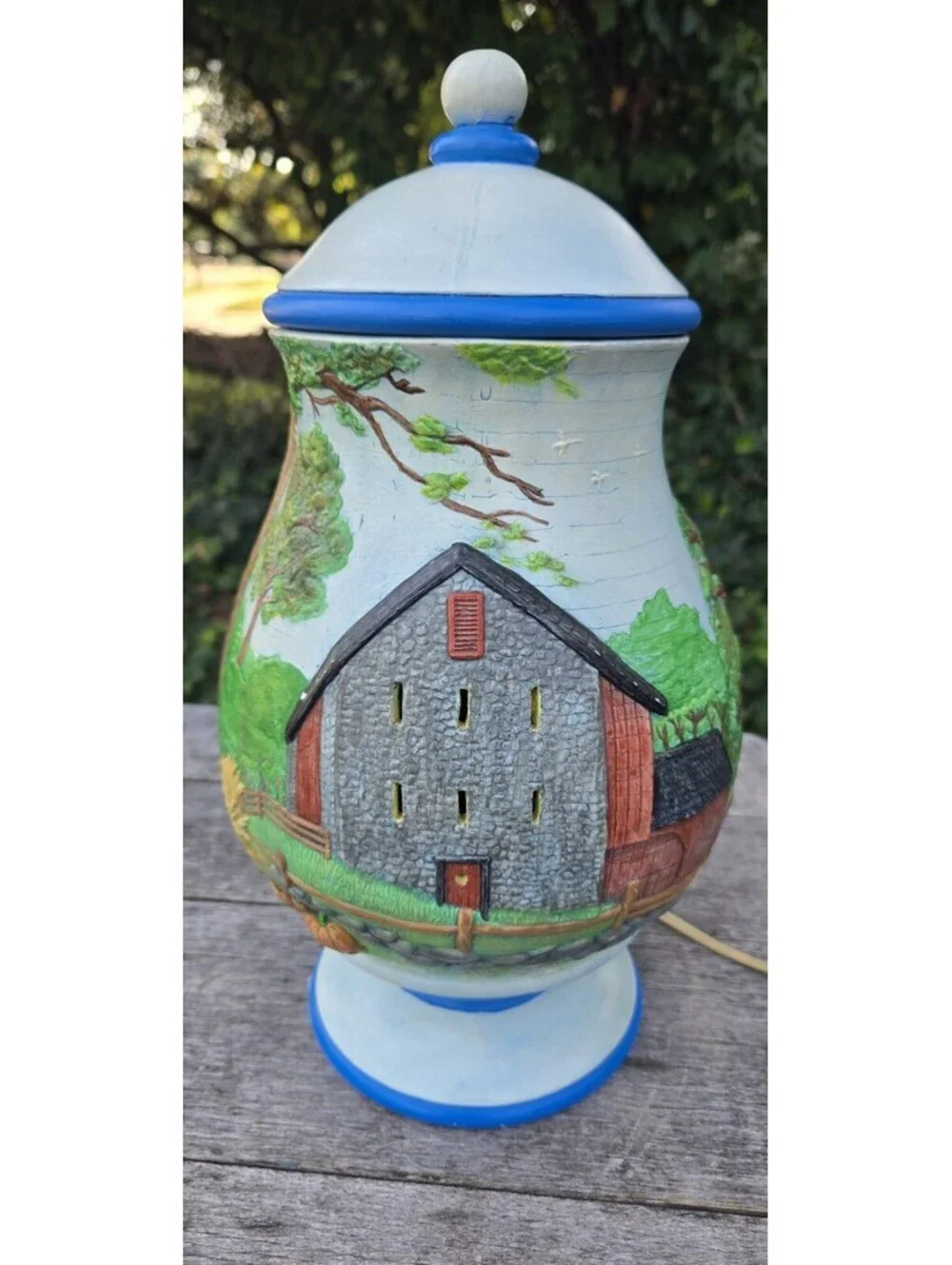 Vintage 1982 Table Lamp Ceramic Apothecary Jar Rustic Farm Barn Scene 13”TX8